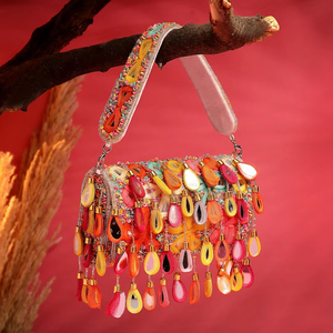 Bolso de Mano Tradicional Bohemio con Bordado de Espejo, Perlas y Diamantes, con Borlas, para Damas, para Fiestas, Hecho en India, de Poliéster - Product Image 1