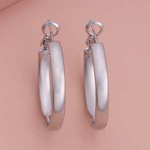 Pendientes Modernos 186391, Estilos de Aro y Huggie con Diamantes y Perlas como Piedras Principales - Product Image 1