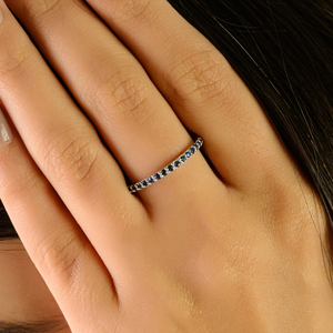 Anillo de Banda Apilable Minimalista con Zafiro Azul de Alta Calidad y Más Vendido, para Uso Diario, Oro Blanco K14, Joyería Personalizada - Product Image 4