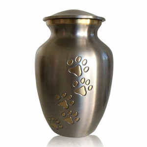 Nouvel arrivage d'urnes funéraires en métal traditionnelles de luxe pour adultes Vase de table décoratif sculpté à la main de taille standard avec cendres humaines - Product Image 2
