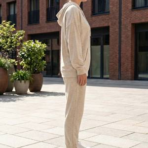 Conjunto Deportivo de Pantalón Corto y Sudadera con Capucha de Algodón Orgánico de Alta Calidad, Sólido, Ajustado, Suave como la Seda, Ligero y Transpirable - Product Image 3