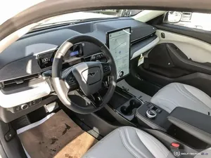 NEAT 2023, Mustang Mach-E 98 kWh I, Bajo kilometraje, Transmisión automática, Techo solar panorámico, Luces LED, Luces diurnas LED - Product Image 5