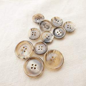 Boutons à 4 trous en corne de buffle naturelle pour fournitures d'artisanat - Product Image 2