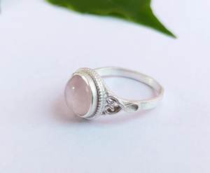 Anillo de compromiso de boda de Plata de Ley 925 de diseño romántico para mujer, piedra de cuarzo rosa, ajuste de bisel de corte ovalado, fiesta de 7x9mm - Product Image 2