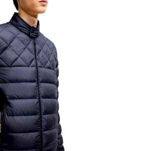 Doudoune matelassée imperméable à capuche avec logo personnalisé sur le devant, style décontracté en nylon, fermeture éclair, doublure en fausse fourrure pour l'hiver - Product Image 6