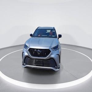 TOYOTA HIGH-LANDER XSE AWD 2023 USADO EN BUEN ESTADO, COLOR PLATEADO CELESTE METÁLICO, SUV CROSSOVER - Product Image 1