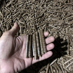 Briquette de granulés de bois à haute énergie 6mm 8mm Vietnam provenant de sources de bois dur mélangées - Product Image 1