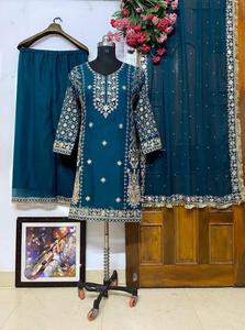 ชุดเดรสอินเดียแบบดั้งเดิม ผ้าจอร์เจตต์เนื้อดี ดีไซน์หรูหรา พร้อมงานปักสวยงามเต็มตัว และผ้าคลุมไหล่แบบปาลาซโซ่ ผ้าจอร์เจตต์เนื้อดี - Product Image 3