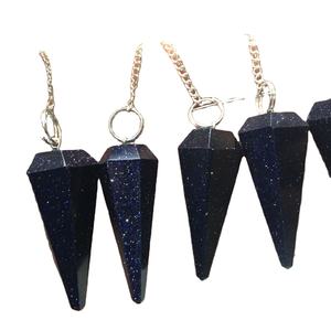 Colgantes tallados en piedra dorada azul Cristal curativo de Reiki elaborado en fábrica de seis facetas para técnicas de meditación Feng Shui - Product Image 1