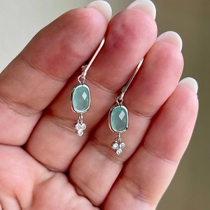 Pendientes rectangulares de espuma de calcedonia azul océano con cuentas colgantes, ideales para el verano y escapadas, para ella, de plata de ley 925, estilo Breeze. - Product Image 3