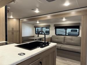 Trending Used 2025 Keystone1 Cole8man 27B Camper Rvs Motorhomes Travel <b>Trailer</b> - Product Image 3
