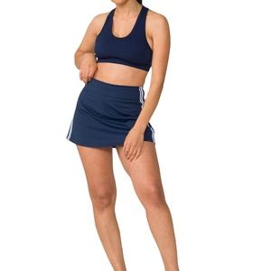 Jupe de tennis légère et courte pour sports de plein air avec logo personnalisé 2-en-1 sur la taille, pour femme - Product Image 1