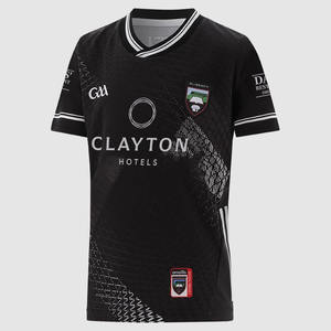 100% poliéster GAA Kit de fútbol Jersey de fútbol Conjunto de estilo superior Diseño sólido Manga corta Frente Servicio OEM Disponible Ropa de fútbol - Product Image 1