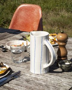 เหยือกน้ำเรซินทำจากโพลีเอสเตอร์ดีไซน์คลาสสิกอัจฉริยะมีลวดลายแบบหมุนสำหรับใช้ในครัวของขวัญคริสต์มาส - Product Image 4