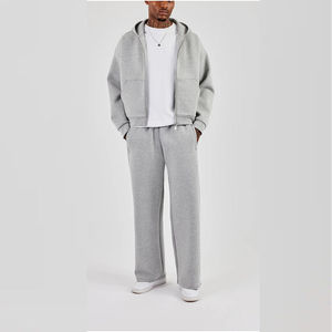 Conjunto Deportivo Gris Claro para Hombre con Chaqueta con Capucha y Cremallera y Pantalones Holgados para un Estilo Deportivo Informal - Product Image 1