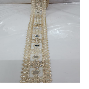 Fait sur mesure dans le patten de travail découpé dans les lacets de ruban brodés à la machine de 2.5 pouces de largeur dans divers modèles et en trois couleurs. - Product Image 3