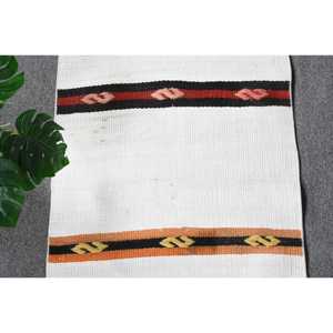 Tapis turc vintage 1,7x4,3 pi (51x132 cm), Kilim blanc et rouge, tapis persan - Product Image 5