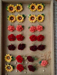 Pendientes y Aretes de Ganchillo con Forma de Flor en Miniatura, Exquisitamente Hechos a Mano y a la Moda - Product Image 6