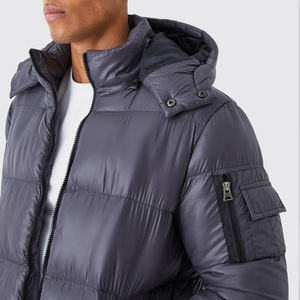 Prenda Exterior Elegante para Clima Frío con Chaqueta Acolchada Gris con Capucha, Aislamiento Acolchado, Estilo Casual Moderno y Uso Diario - Product Image 3