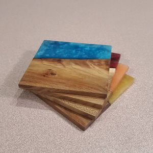 Dessous de verre en bois et résine époxy avec logo personnalisé Offre Spéciale directe d'usine Dessous de verre en résine bleue à pois, ardoise, bois et résine époxy - Product Image 6