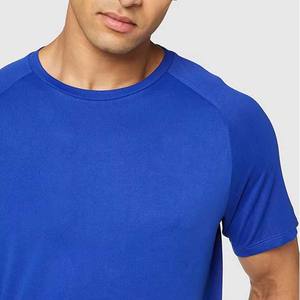 Camiseta de Hombre con Estilo Moderno en Chenilla Azul Rey, Manga en Contraste de Algodón y Bordado - Product Image 3