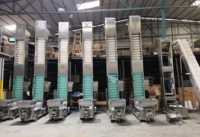 Edelstahl Automatischer Mehrfach-Auswurf Z-Typ Schaufeltransporter Antibakteriell Einstellbare Geschwindigkeit 2-8m/H Kapazität Lebensmittelverarbeitung