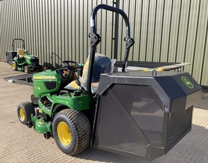 เครื่องตัดหญ้าแบบนั่งขับ John Deere X950R ขนาด 48 นิ้ว ขับเคลื่อนด้วยตัวเอง ใช้แก๊ส ใบมีดแบบโรตารี่ พร้อมถังเก็บหญ้าด้านหลังขนาด 100 ลิตร - Product Image 2