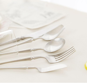 Ensemble de couverts en acier inoxydable de qualité supérieure pour la maison et le restaurant en acier miroir un style artisanal unique - Product Image 3