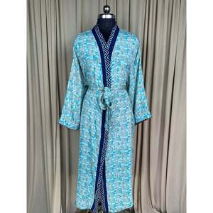 Vestido Kimono Bohemio Chic Vintage de Seda Reciclada para Mujer, Ideal para la Playa, el Resort, el Hogar o como Túnica de Baño - Product Image 1