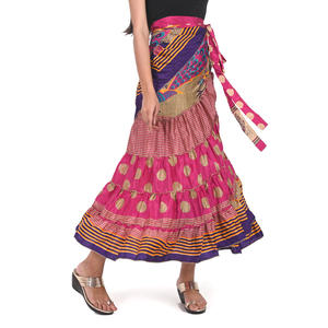 Jupe portefeuille sari recyclée de style bohème Tissu viscose léger Taille réglable Coupe fluide pour les festivals de plage d'été - Product Image 2