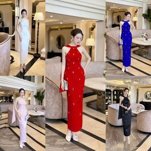 Robe de Soirée Longue et Chic Sans Manches avec Cape au Dos - Idéale pour Événements Formels, Alliant Élégance et Glamour Moderne - Product Image 6