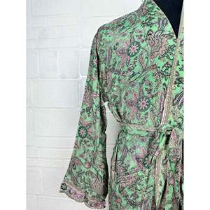 Kimono en satin doux Boho Patola pour hommes, robe de plage confortable en soie Regal House - Product Image 3