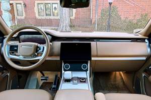 2022 P530 SV LWB, Motor V8 Turboalimentado de 523 hp, Tracción en las Cuatro Ruedas, Equipamiento de Alta Gama, Sin Modificaciones - Product Image 5