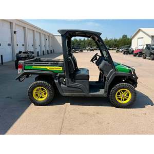 John Deeree XUV835M Veicolo Utilitario Crossover Motore Potente da 54 HP Con Grande Cassone Per Lavori Agricoli e di Proprietà - Product Image 4