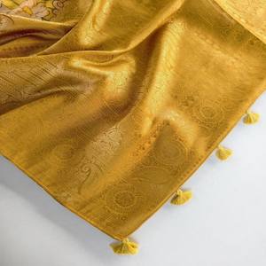 Sari VASTRA COTTAGE de viscosa georgette con estampado digital completo y diseño tejido con hermosas borlas, ideal para fiestas. - Product Image 4