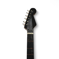 Vente en gros de sculpture de guitare miniature en bois moderne, couleur et logo personnalisables, décoration d'intérieur, ornement musical pour le salon
