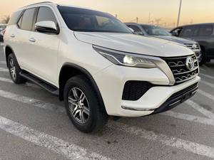 VEHÍCULO USADO 2022 TOYOTA FORTUNER EXR 57,720KM 100HP 5 CILINDROS 4 TIEMPOS Gasolina V6 DIÉSEL Transmisión AUTOMÁTICA - Product Image 5