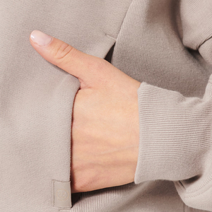 Nouvelle arrivée en gros de haute qualité femmes haut court 2024 polaire matériel femmes haut court à capuche à bas prix OEM entretenu - Product Image 5