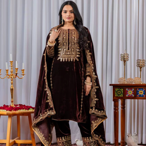 Costume Salwar Kameez de créateur lourd pour les occasions de mariage, les occasions festives et les occasions de mariage, haut et bas en velours avec ensemble dupatta - Product Image 1