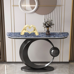 Escultura de Mano y Corazón en Oro Brillante, Decoración Artística y Elegante, Símbolo de Conexión, Perfecta para el Hogar, la Oficina o como Regalo, de la India - Product Image 5