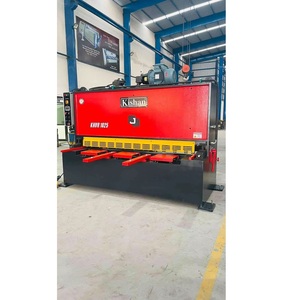 Cisaille hydraulique industrielle dotée d'un panneau de commande avancé et de protections de sécurité pour une coupe précise et sûre du métal à vendre - Product Image 1