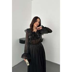 Conjunto de blusa negra con volantes y falda con cintura elástica - Negro - Product Image 2