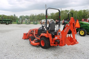 Tractor Compacto Kubota LA340 4WD con Cargador y Retroexcavadora, Tractor Utilitario para Granja - Product Image 3