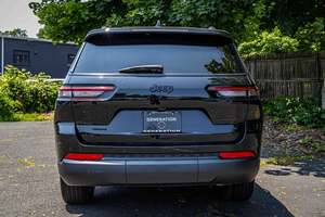 UN EXCELENTE JEEP GRAND CHEROKEE EL ALTIMITUDE 4WD SUV CROSSOVER USADO DEL 2023 - Product Image 5