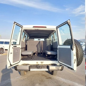 Camionetas Land Cruiser 4x4 de Moda, Volante a la Derecha, Excelente Estado - Product Image 2