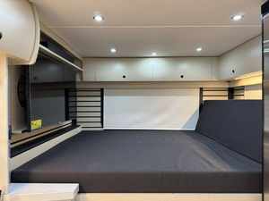 Autocaravana de Lujo Pleasure Way PLATEAU XL 2026, Color Azul Oscuro/Gris/Negro, Euro 5, Capacidad para 4-6 Personas, Equipaje de Aerolínea - Product Image 6