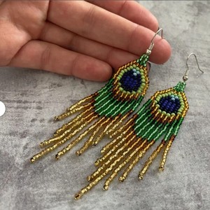 Boucles d'oreilles perlées Boucles d'oreilles perles de graines de paon Boucles d'oreilles longues perlées en or Plume de paon Boucles d'oreilles à franges perlées Boho - Product Image 1