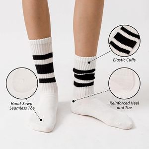 Calcetines de invierno de alta calidad para mujer Último diseño con impresión digital de tendencia - Product Image 3