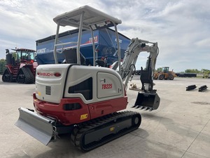 รถขุดตีนตะขาบขนาดเล็ก Takeuchi TB225 มือสอง น้ำหนัก 3.5 ตัน - Product Image 1