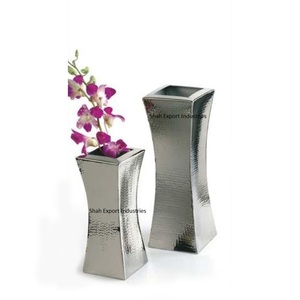 Floreros de metal de tendencia superior Decoración de piso y mesa Decoración para el hogar y la Oficina Diseño martillado Florero de plata - Product Image 3